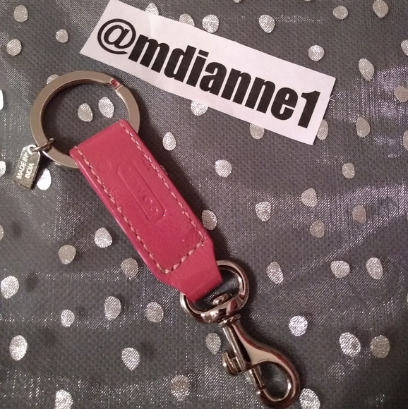 Coach Heart Keychain - Picture 2 of 6